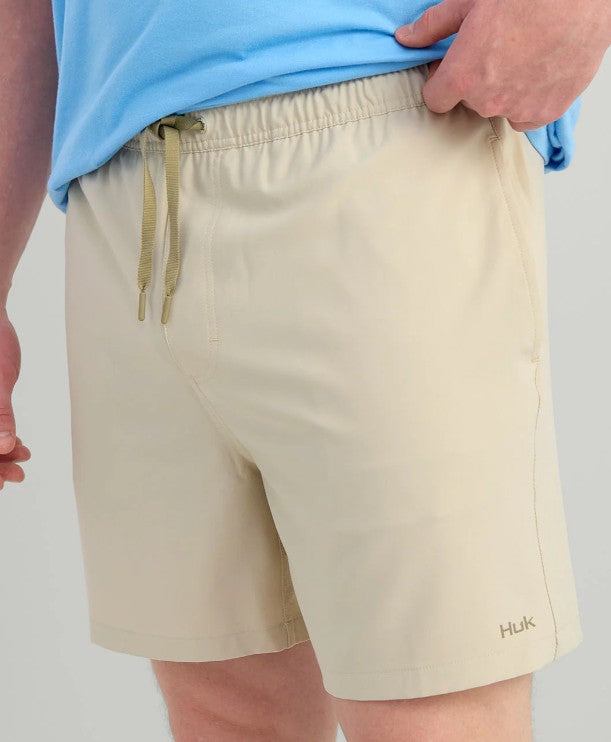 Men's Huk 5.5" Solid Pursuit Volley Swim Short