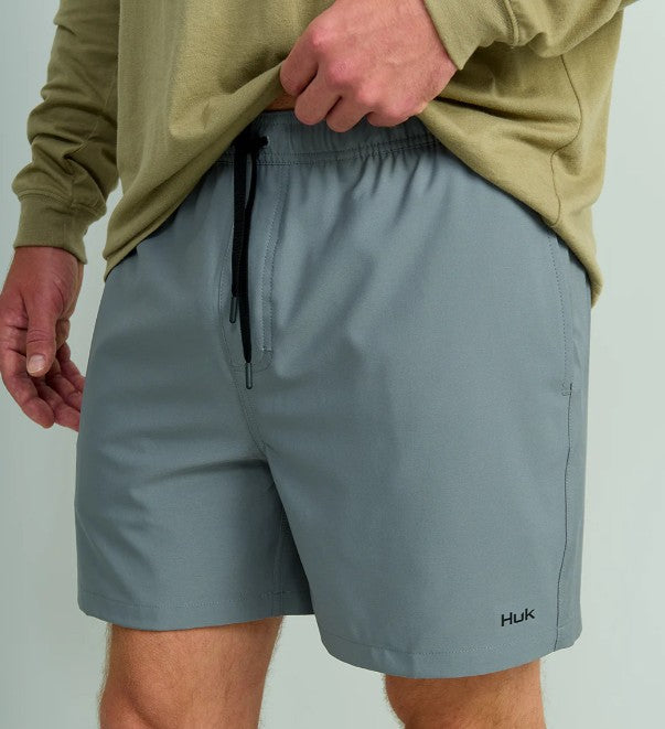 Men's Huk 5.5" Solid Pursuit Volley Swim Short