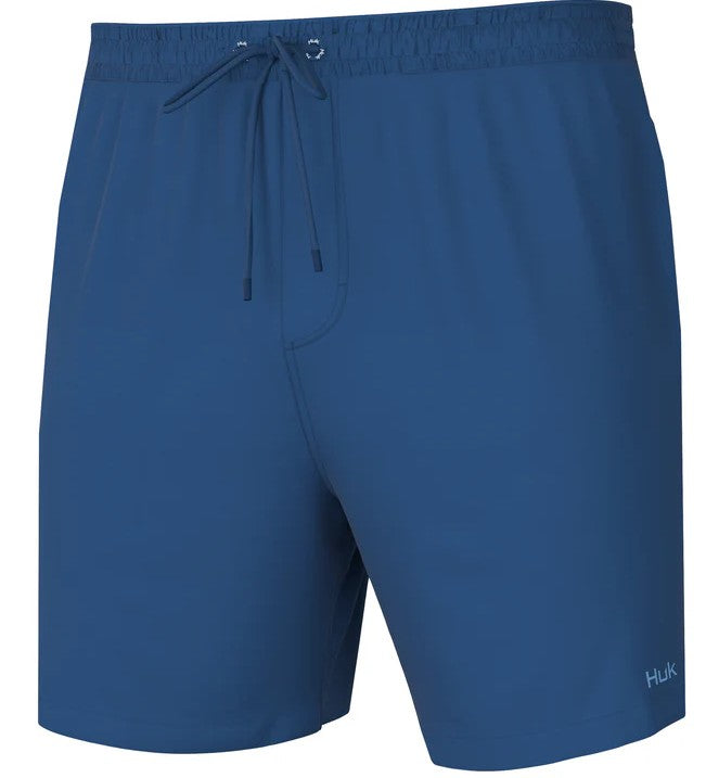 Men's Huk 5.5" Solid Pursuit Volley Short (Set Sail)