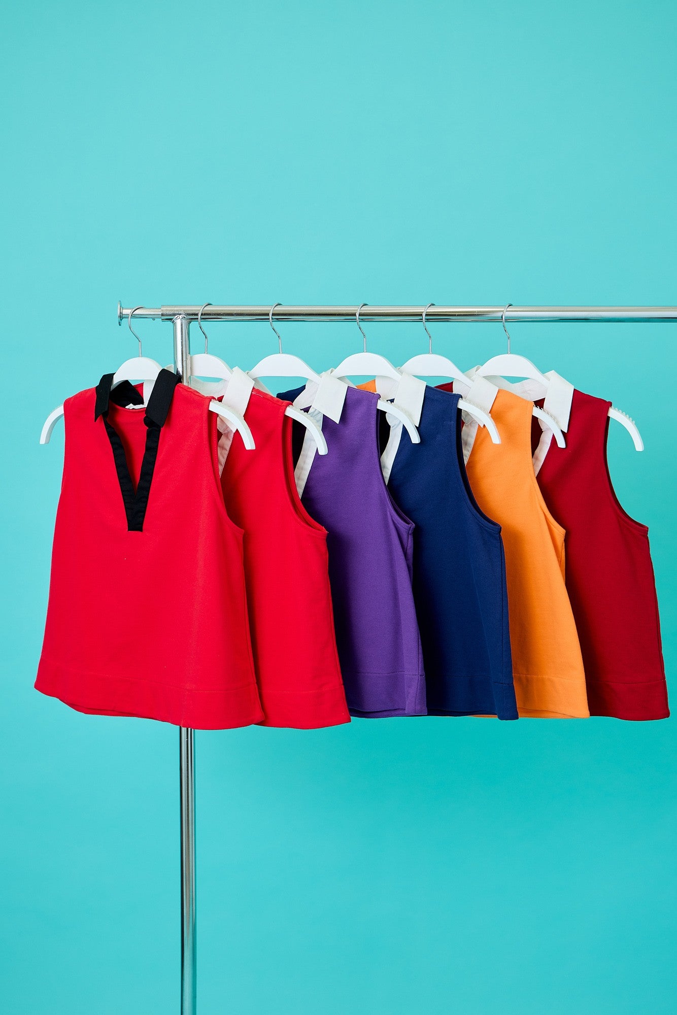 Day + Moon Sleeveless Contrasting Collar V-Neck Poplin Top