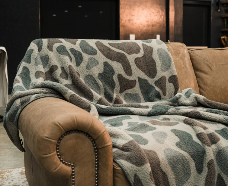 Burlebo Sherpa Blanket-Classic Deer Camo ( 60"W x 70"H)