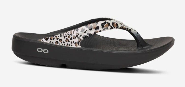 Women's (OOFOS) OOlala Limited Sandal (Leopard)