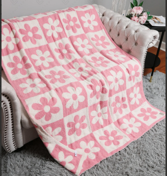 ComfyLuxe Daisy & Checkered Pattern Luxury Soft Throw Blanket (Pink)