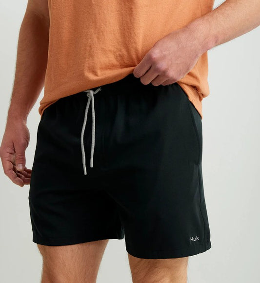 Men's Huk 5.5" Solid Pursuit Volley Swim Short