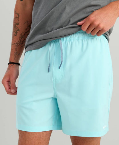 Men's Huk 5.5" Solid Pursuit Volley Swim Short