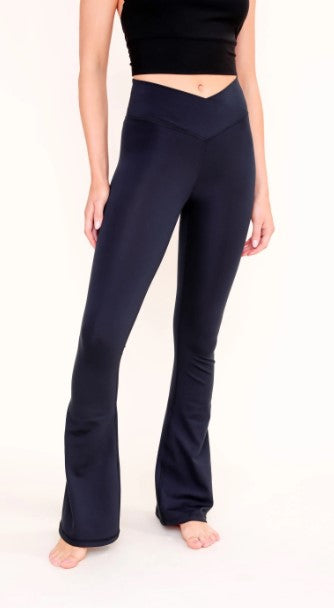Juniors' Mono B Love Always Yoga Pant (Black)