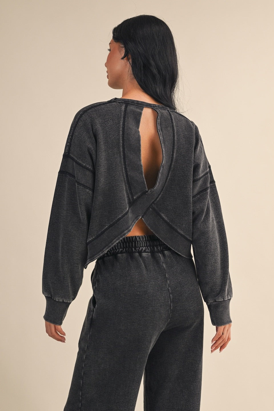 Juniors' Kimberly Denim Wash Cutout Back Layering Fleece-Lined Sweatshirt (Charcoal Denim)