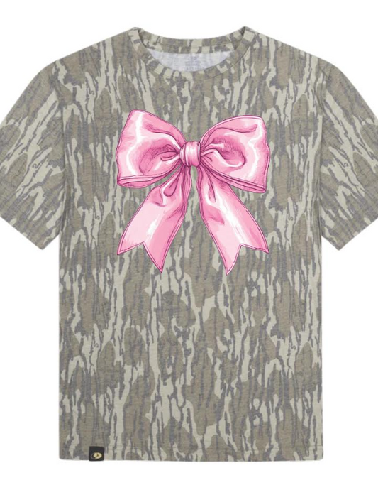 Juniors' Pink Camo Bow Graphic Tee (Bottomland Camo)