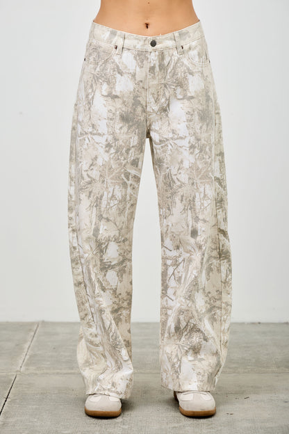 Juniors' Saige High Rise Low Curve Barrel Camo Pants