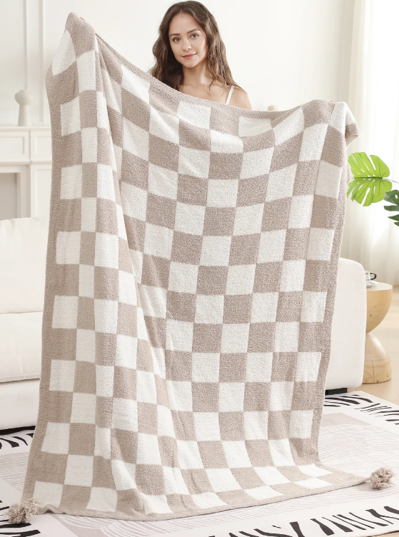 JTC Wholesale Checkered Pattern Throw Blanket W/Tassels (50" x 60")