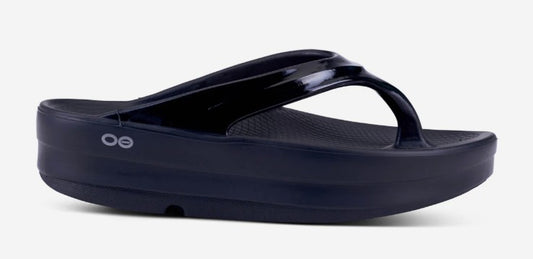 Women's (OOFOS) OOmega OOlala Platform Sandal (Black)