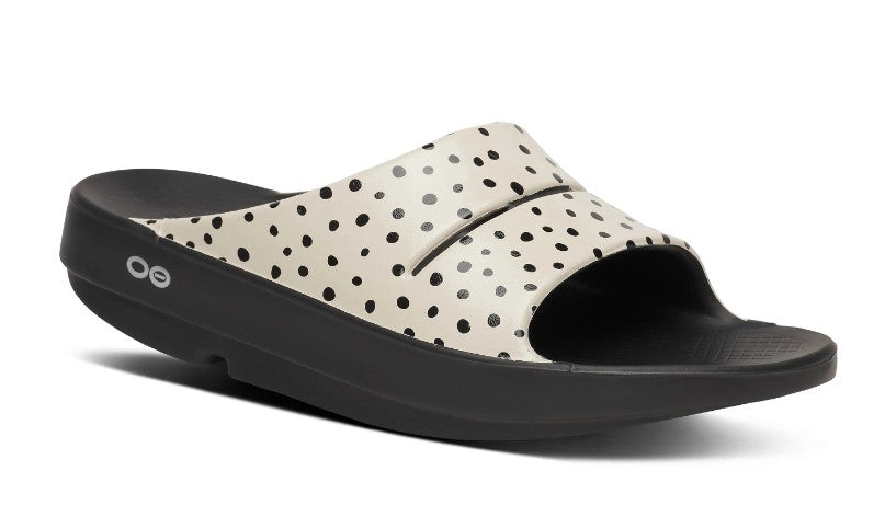 Women's (OOFOS) OOahh Limited Sandal (Pebble)