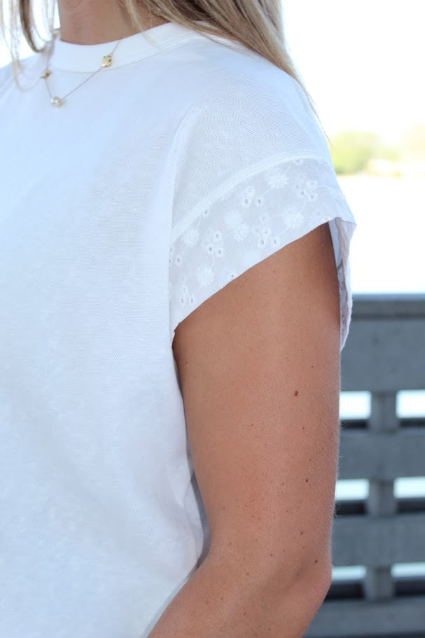 Juniors' Kimberly Eyelet Crossover Back S/S Top (White)