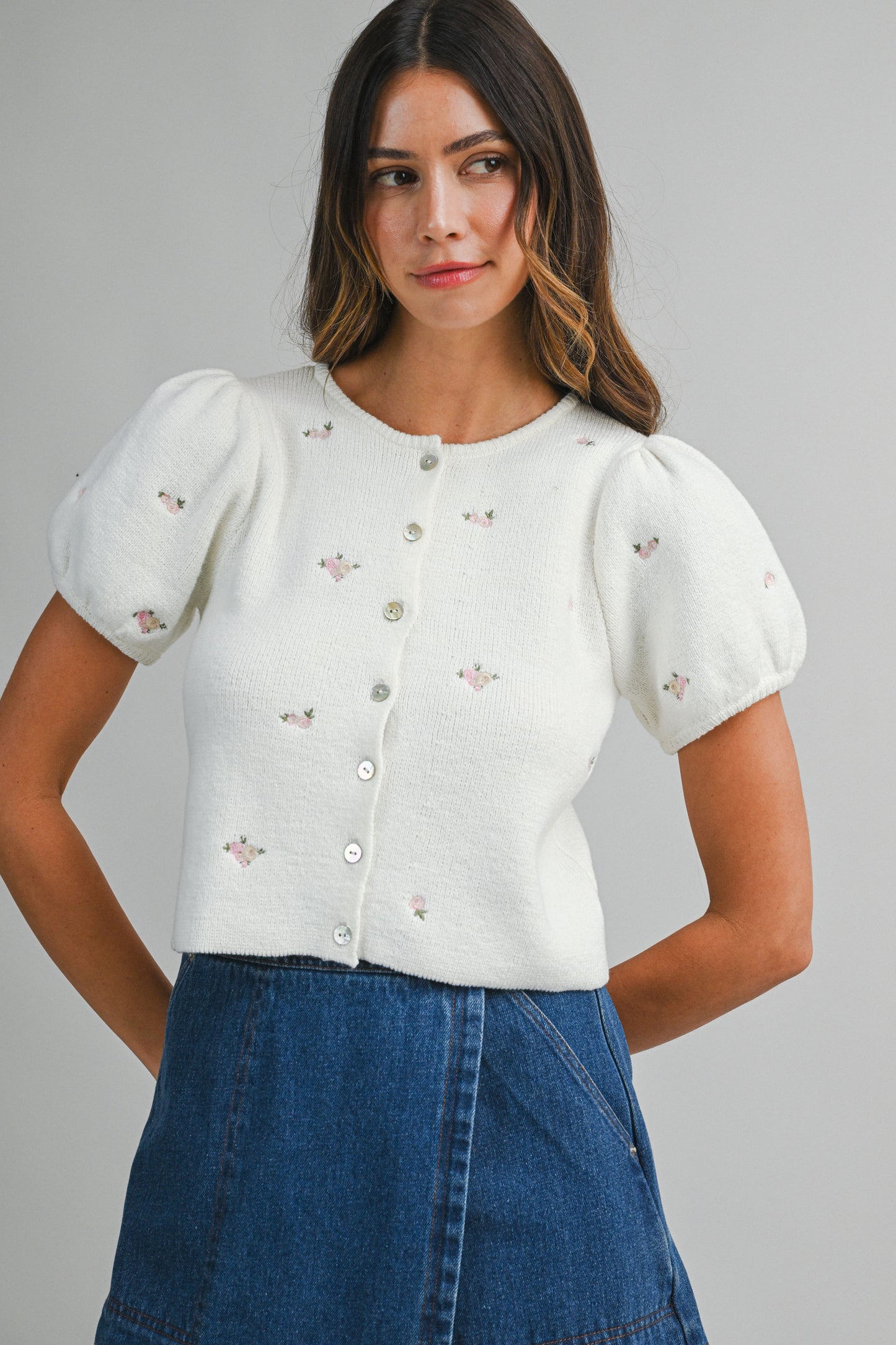 Juniors' Mable Floral Embroidered Short Puff Sleeve Button Down Knit Top